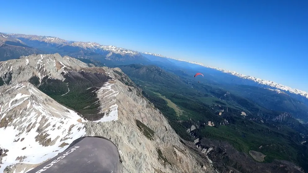 En parapente y por río, unieron Bariloche con Los Altares en una aventura única