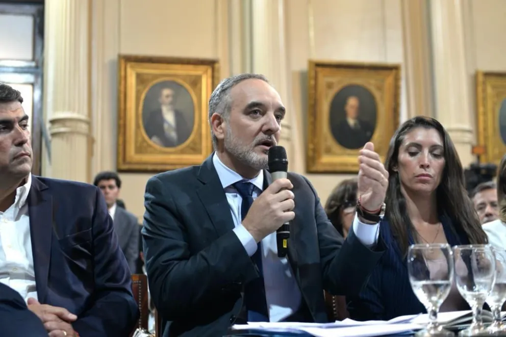 Un senador rionegrino advirtió sobre los riesgos de la "Ley Ómnibus"