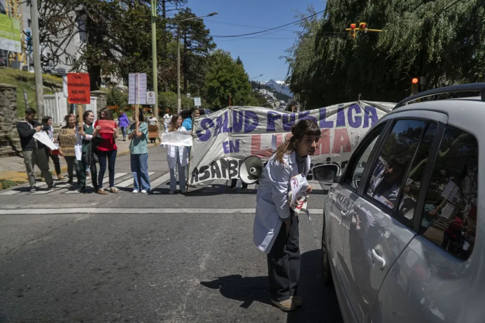 Sin respuestas al reclamo, residentes de Salud se manifestaron en el hospital zonal