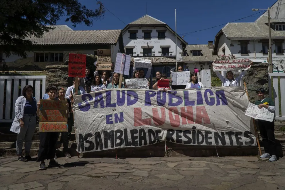 El gobierno aseguró que mañana abonará una “bonificación especial” a residentes
