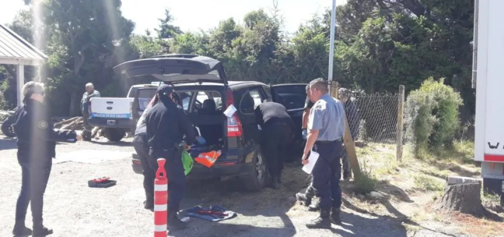 Robaron una importante suma de dinero de un auto y fueron detenidos