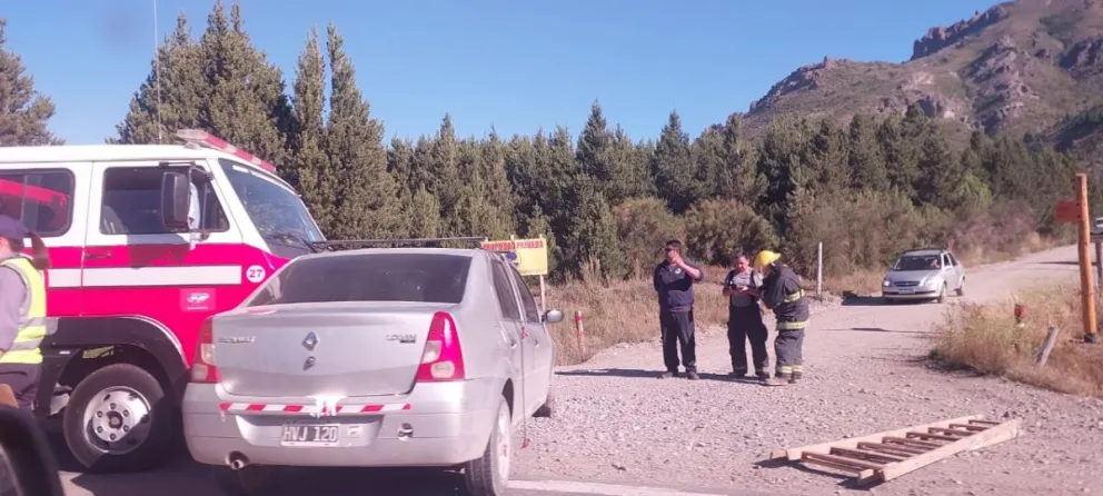 Una autobomba de Bomberos Voluntarios impactó contra un auto en la ruta 40