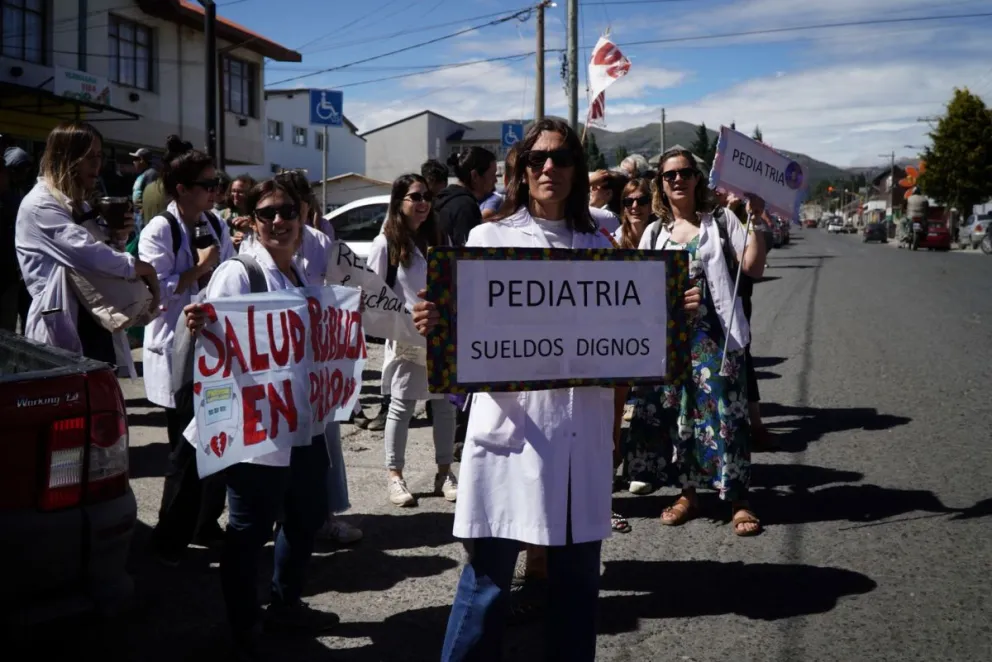 En el marco de la jornada nacional de lucha, estatales concentraron en el Centro Administrativo