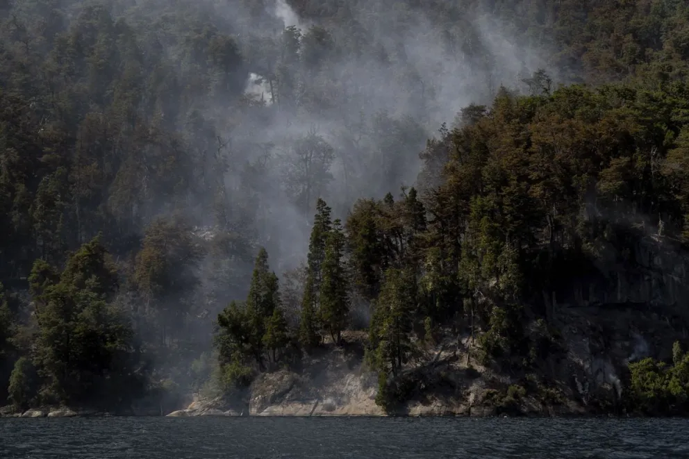 La lluvia no llegó a la zona del incendio en Brazo Tristeza y el fuego lleva consumidas 599 hectáreas 