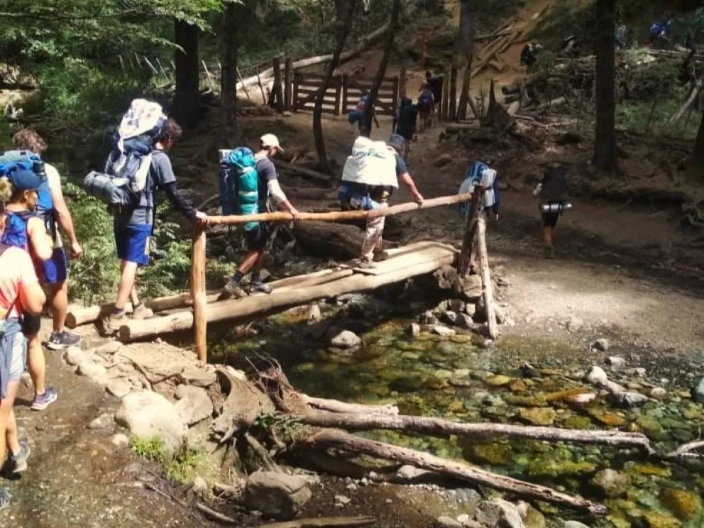 Lago Escondido: Los caminantes denuncian que la senda de montaña es intransitable 