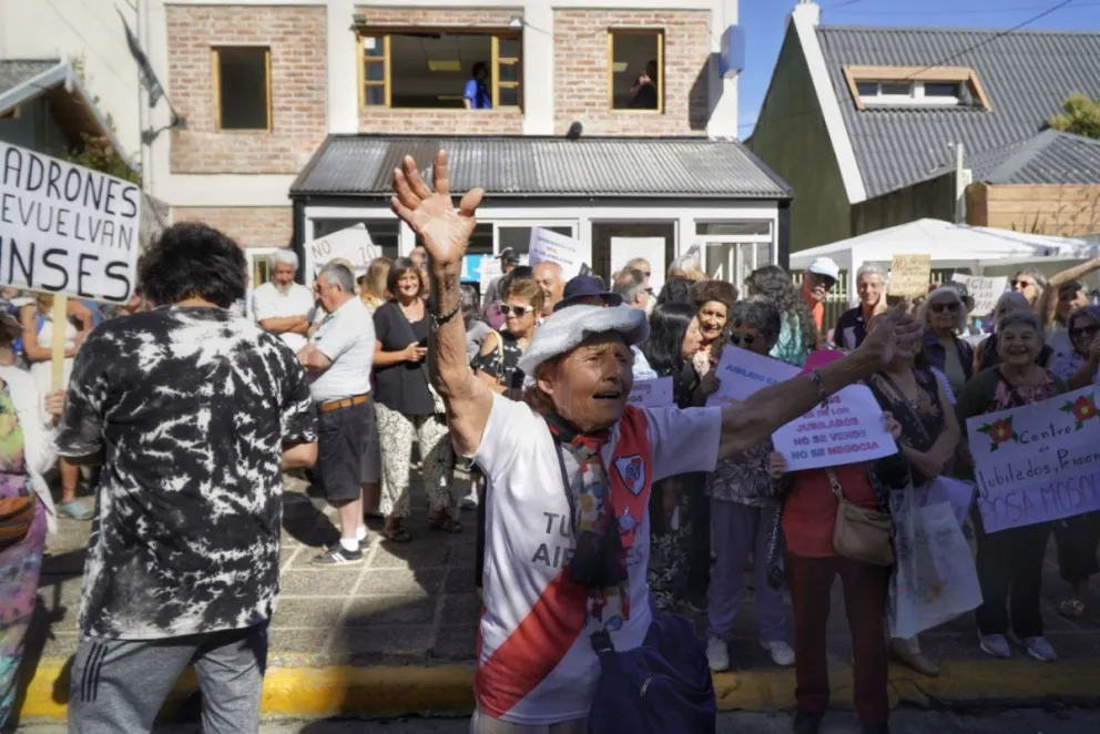 “Nos están queriendo matar para no tener un gasto”, afirman los jubilados