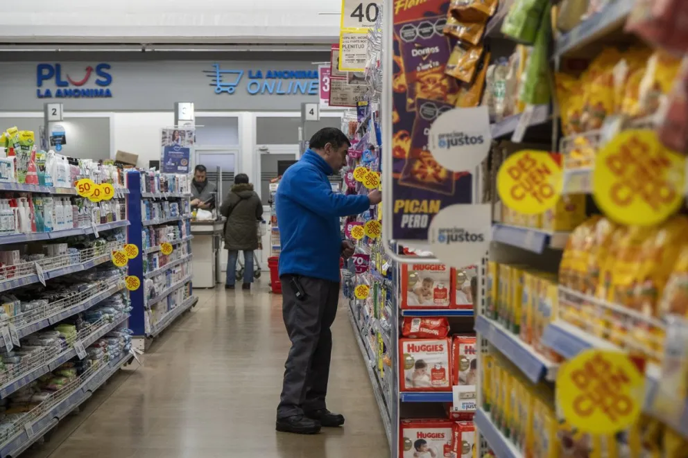 511.154 pesos necesitó una familia de cuatro integrantes en Bariloche para no caer en indigencia. Foto: Marcelo Martínez