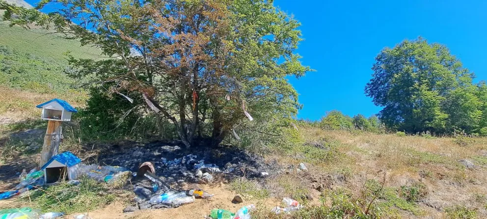 Las velas encendidas en un santuario iniciaron un incendio