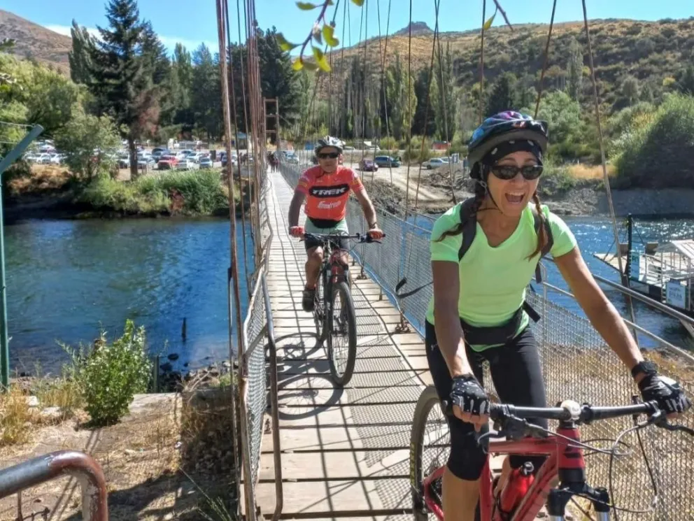 En el marco del aniversario de Villa Llanquín, realizan una bicicleteada