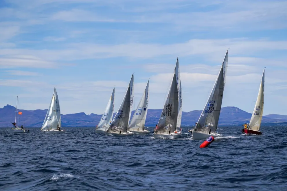 Un fin de semana largo con el Argentino de Vela en aguas del Nahuel Huapi