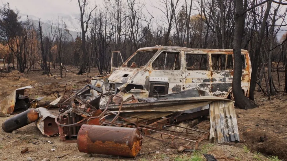 El incendio que desvela una trama oculta: "Tormenta de Fuego" llega a las salas de Bariloche