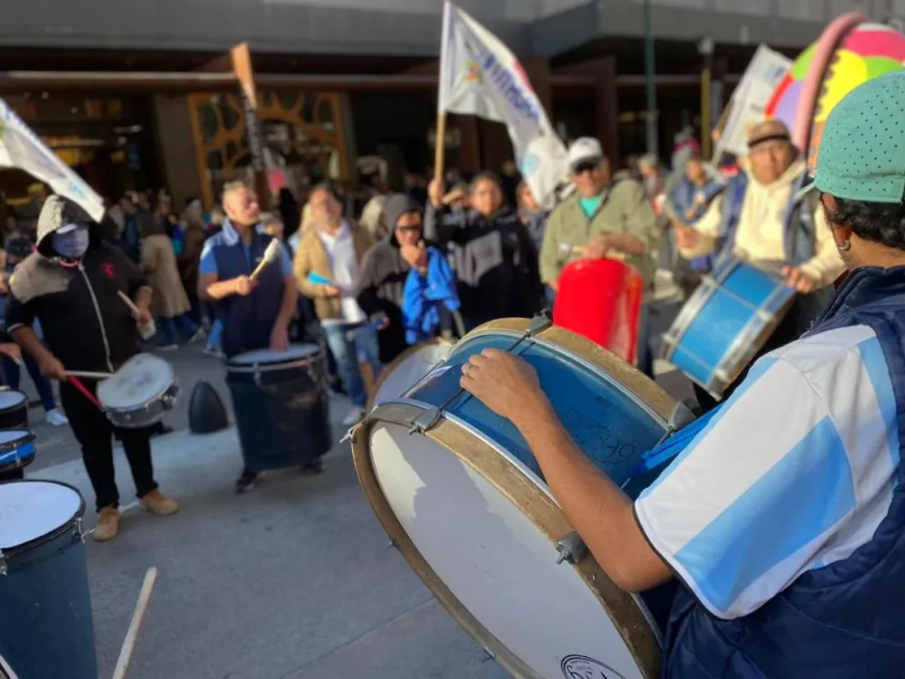 Tras duras negociaciones, los gastronómicos levantaron la "Carpa del hambre"