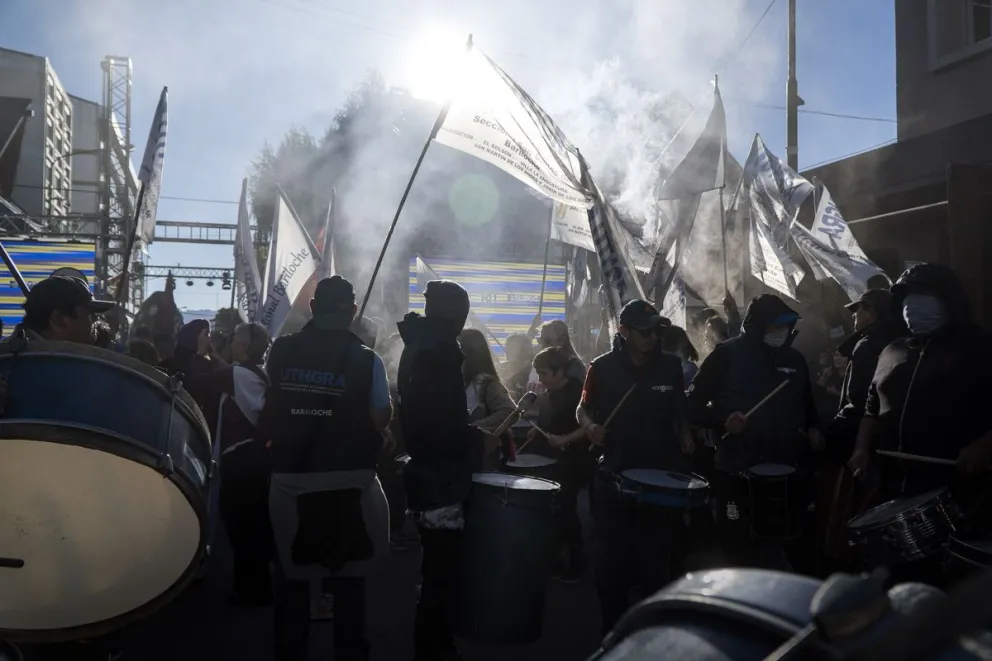 Las imágenes que dejó el reclamo de los trabajadores en la Fiesta del Chocolate