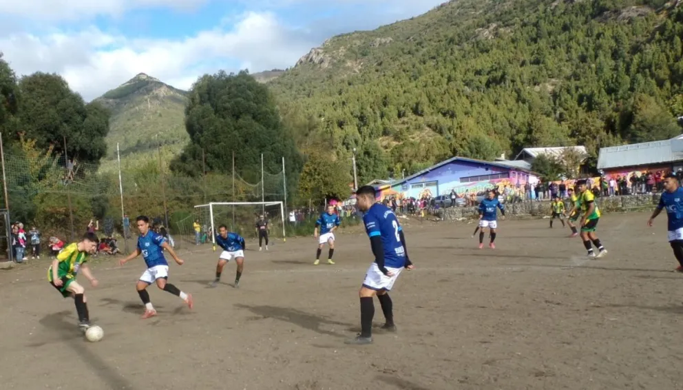 Arco Iris empató en casa y sigue en lo más alto 
