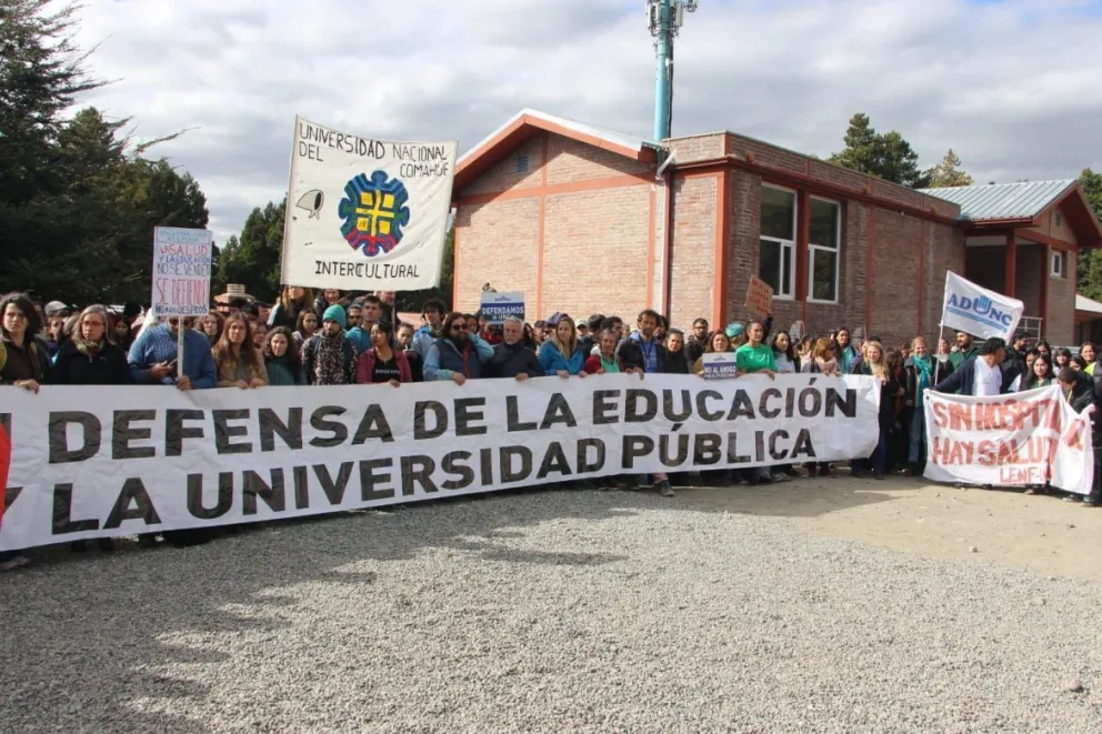 Una marcha en defensa de la educación pública