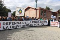 Una marcha en defensa de la educación pública