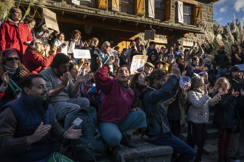 Trabajadores de parques reclamaron reincorporaciones y estabilidad laboral
