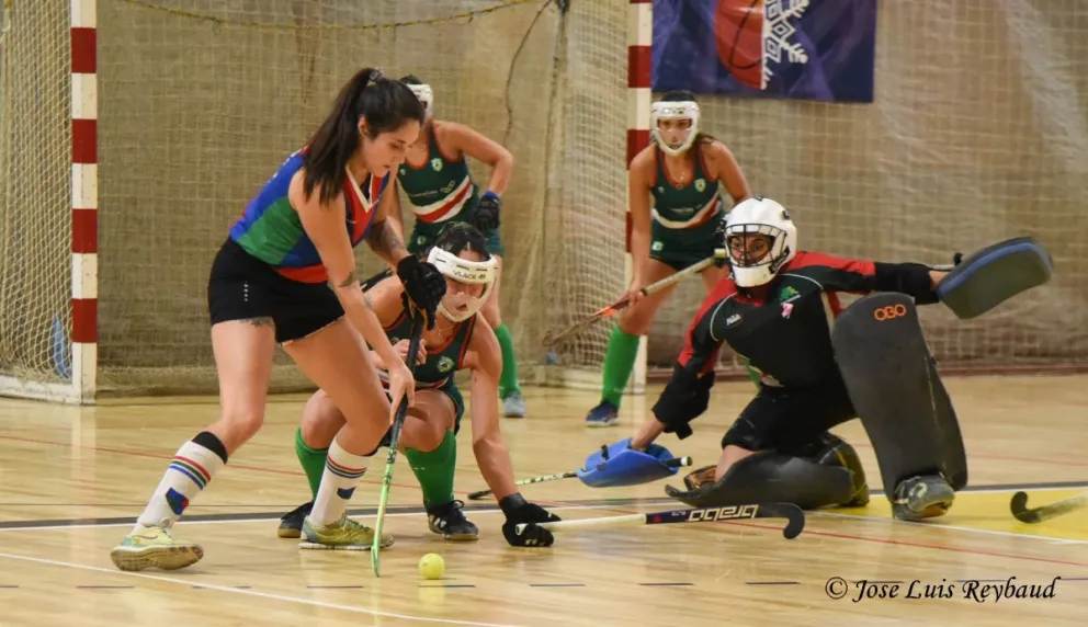 Pehuenes lidera en damas y Hualas en caballeros