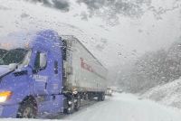 Nieva en la ruta 40 y piden extrema precaución para transitar