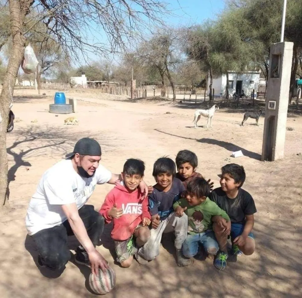 Un barilochense viaja al Impenetrable Salteño y pide colaboración para ayudar a los que menos tienen 