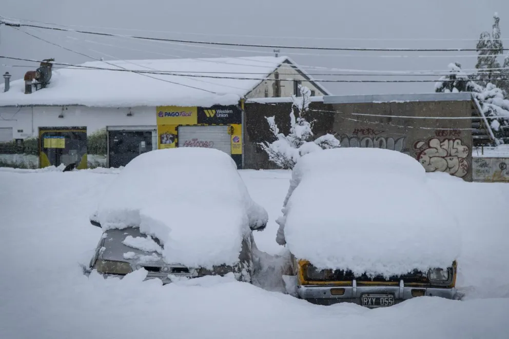 Advierten por posibles cortes de agua en medio de la nevada
