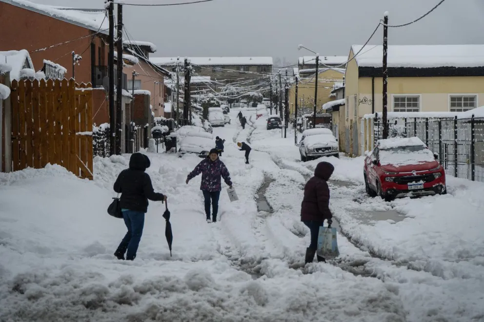 Solicitan la colaboración de los vecinos en la limpieza de sus veredas