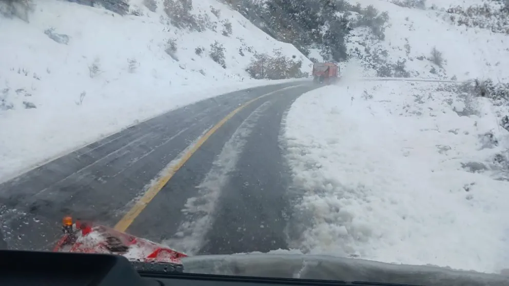 Tras el despeje de la ruta 40, habilitan el tránsito para todo tipo de vehículos