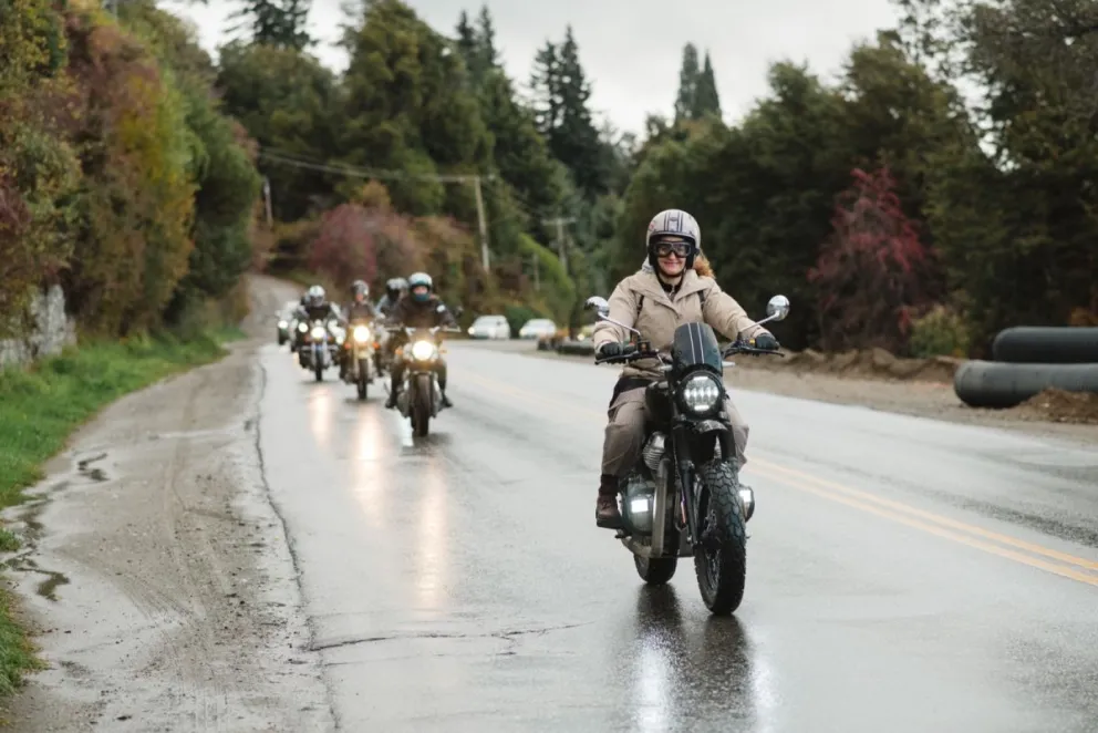 En moto por la ciudad, para concientizar sobre el cáncer de próstata