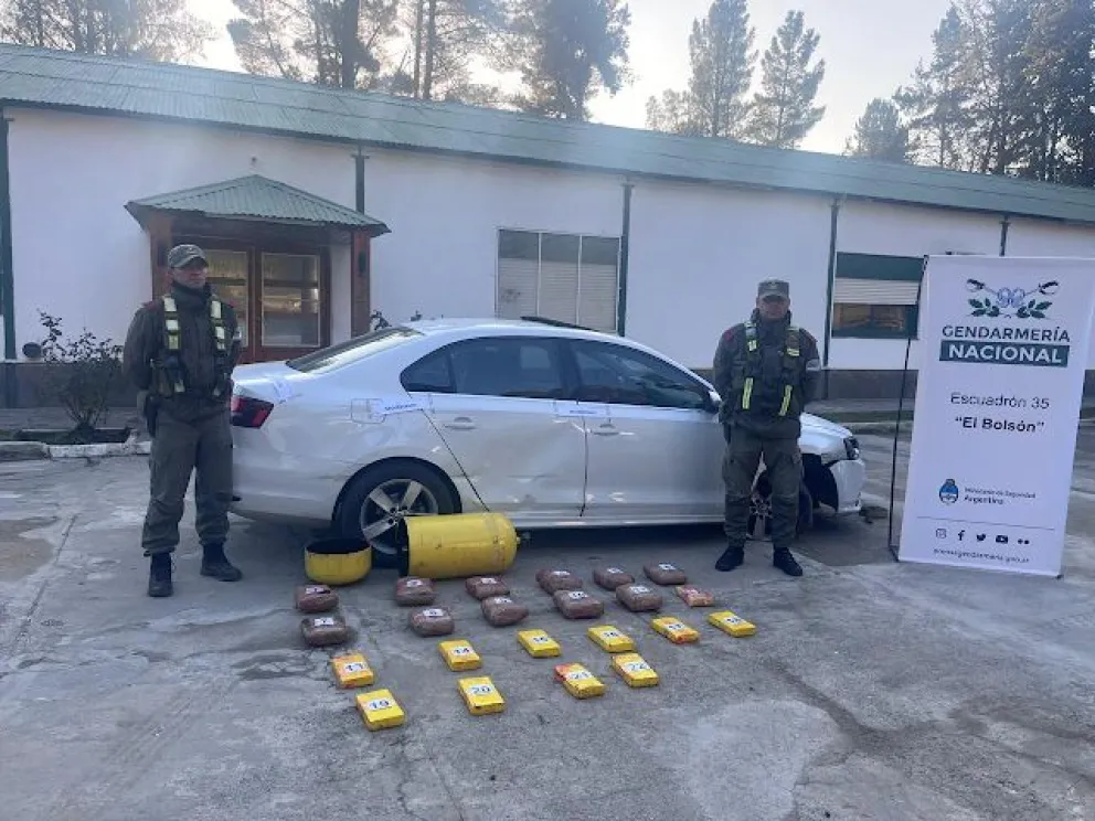 Vio un control de Gendarmería y escapó: tenía 24 kilos de droga en el auto
