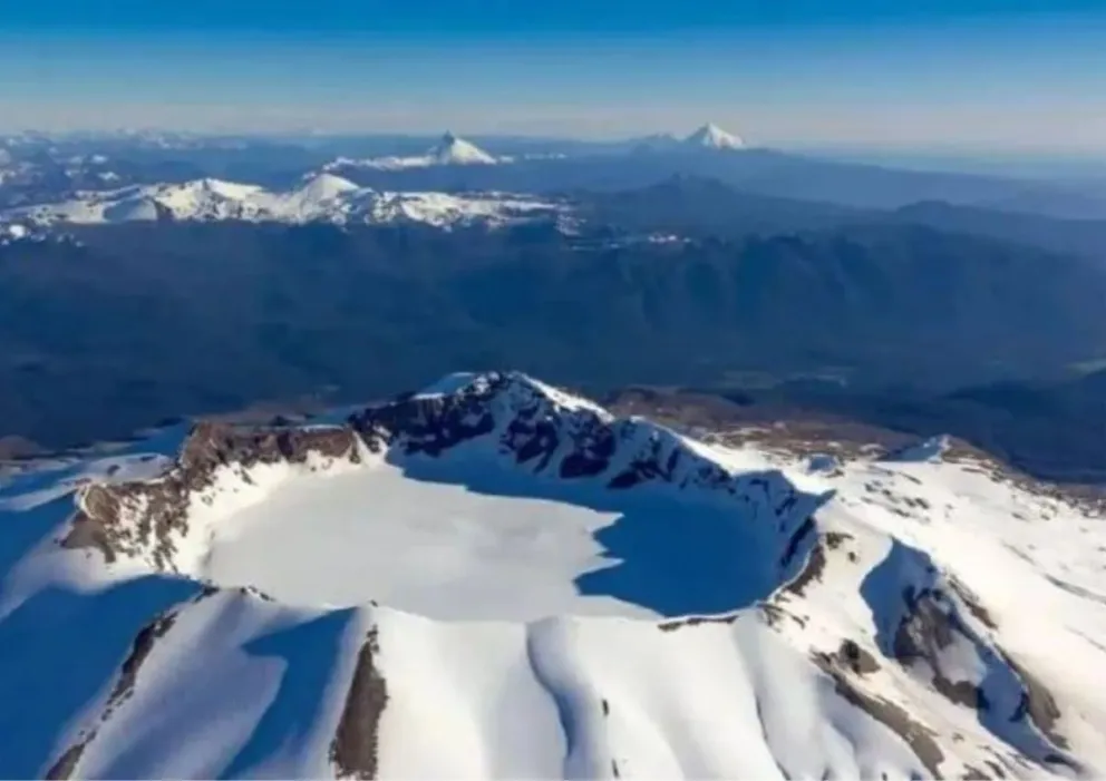 Trabajan sobre planes de evacuación ante la alerta amarilla del volcán Puyehue