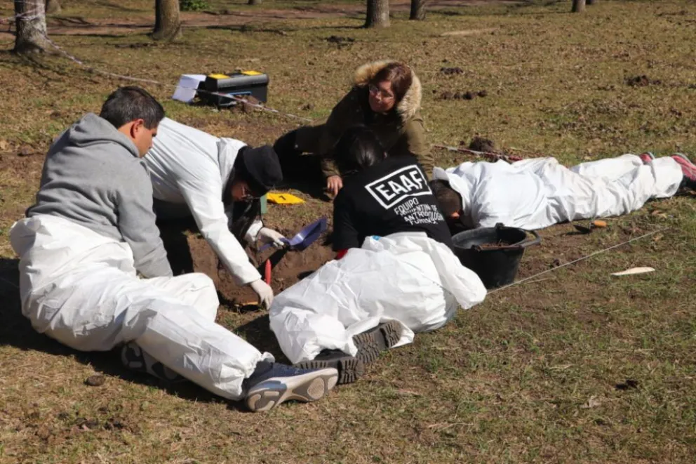 Científicos de Bariloche colaboran con el Equipo Argentino de Antropología Forense