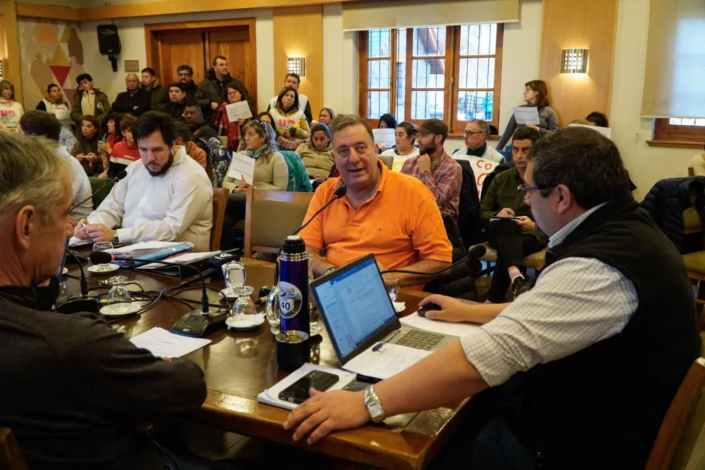 Polémica en la sesión del Concejo por la elección de la reina de la nieve