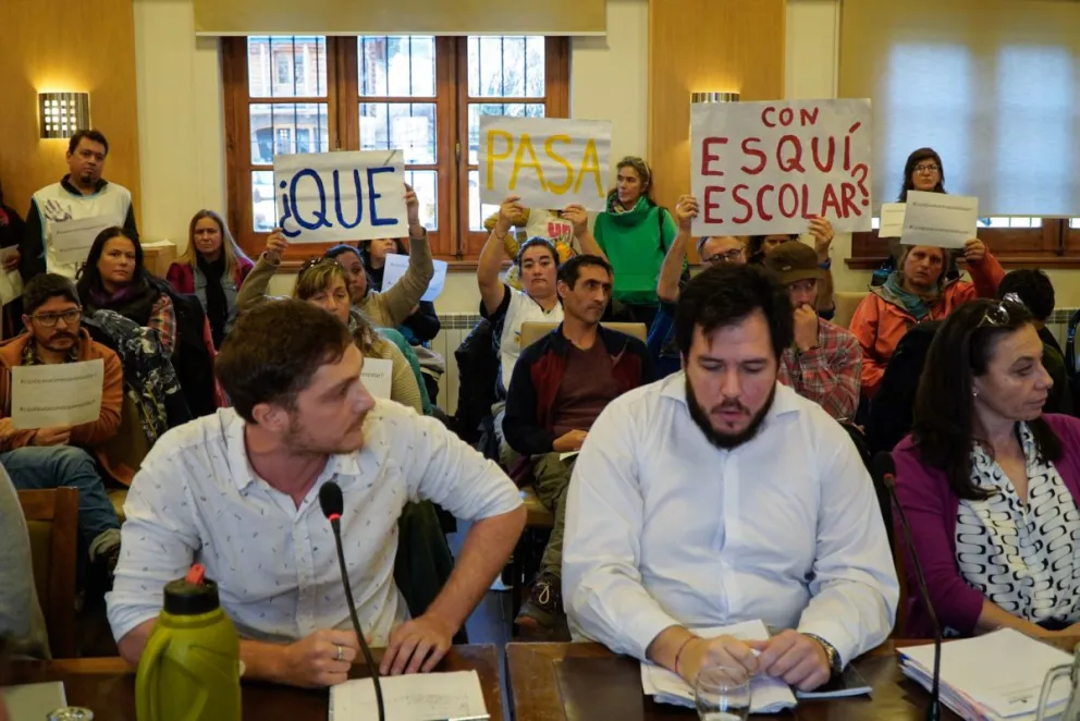 Para reclamar por el esquí escolar, padres y docentes se presentaron en el Concejo Deliberante