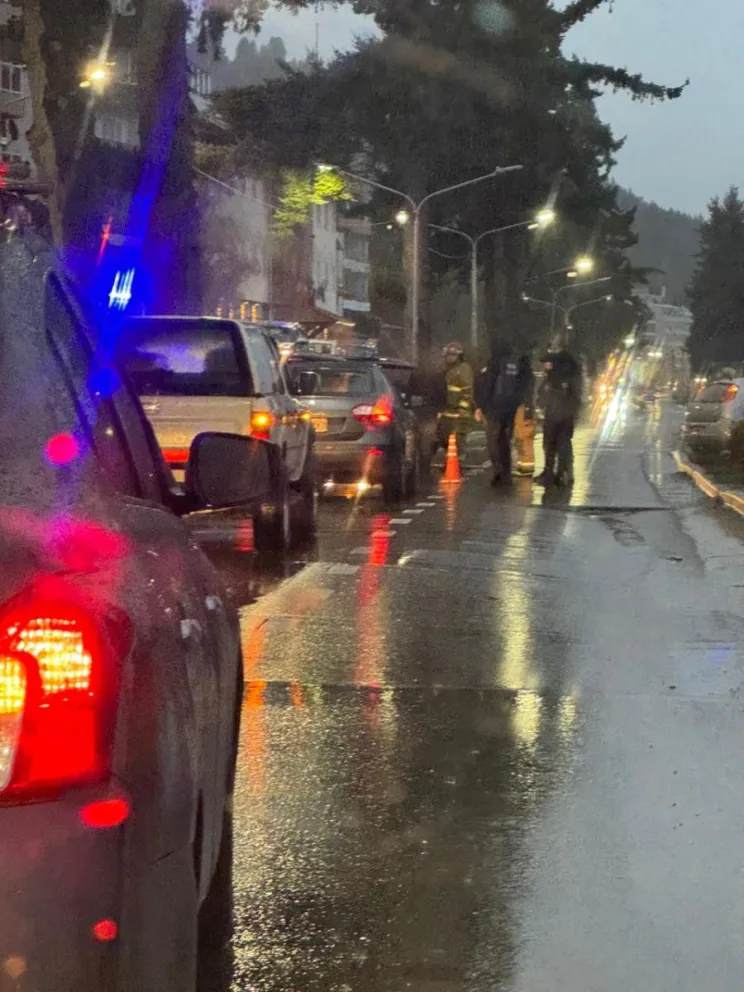 Choque de dos autos en Costanera