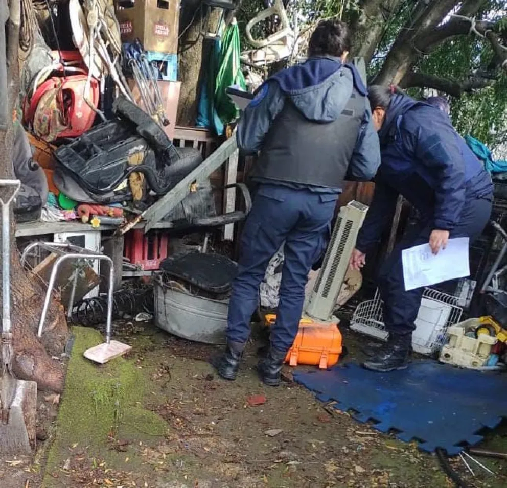 Robaron materiales de una obra y los vendían por redes sociales