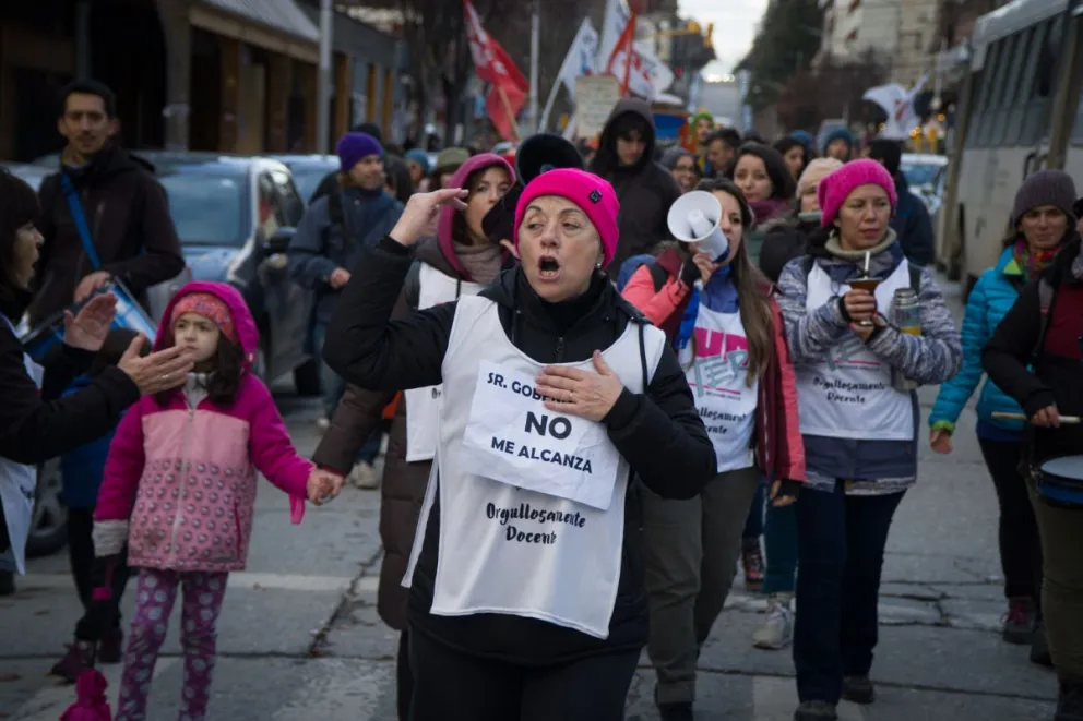 La seccional Bariloche del gremio docente mantiene firme el pedido de paritaria urgente. Foto: Marcelo Martínez