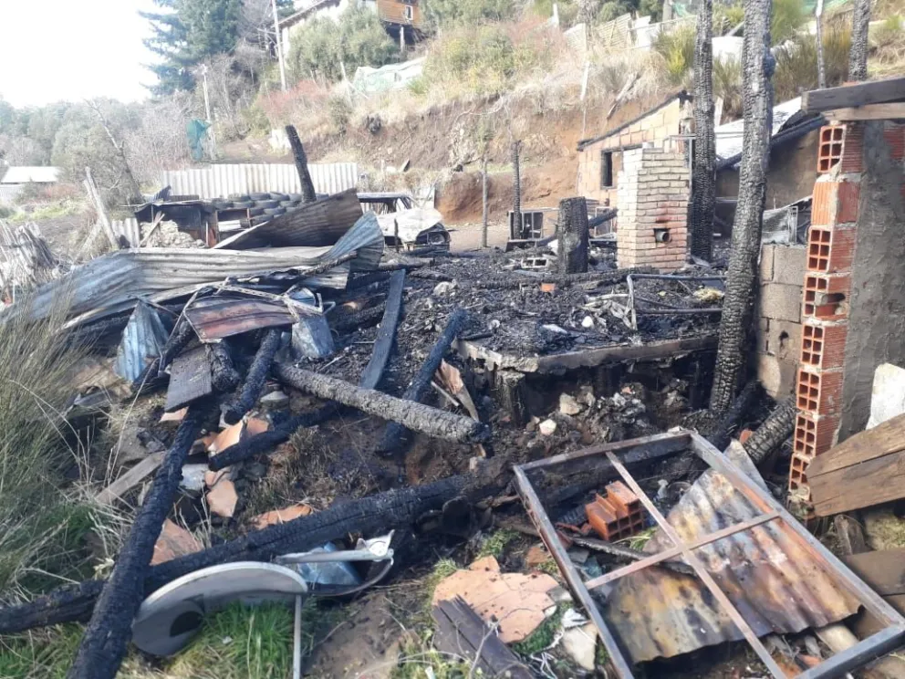 Un incendio consumió su casa mientras estaba de viaje