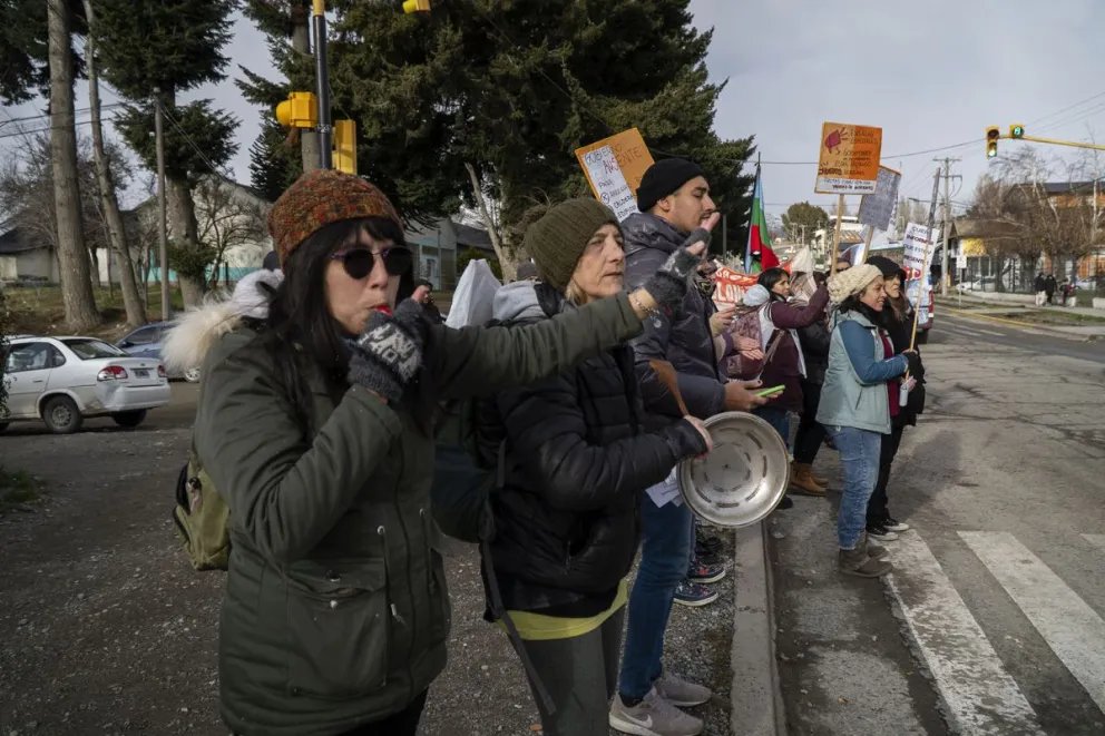 Con un "ruidazo", docentes reclamaron por recomposición salarial