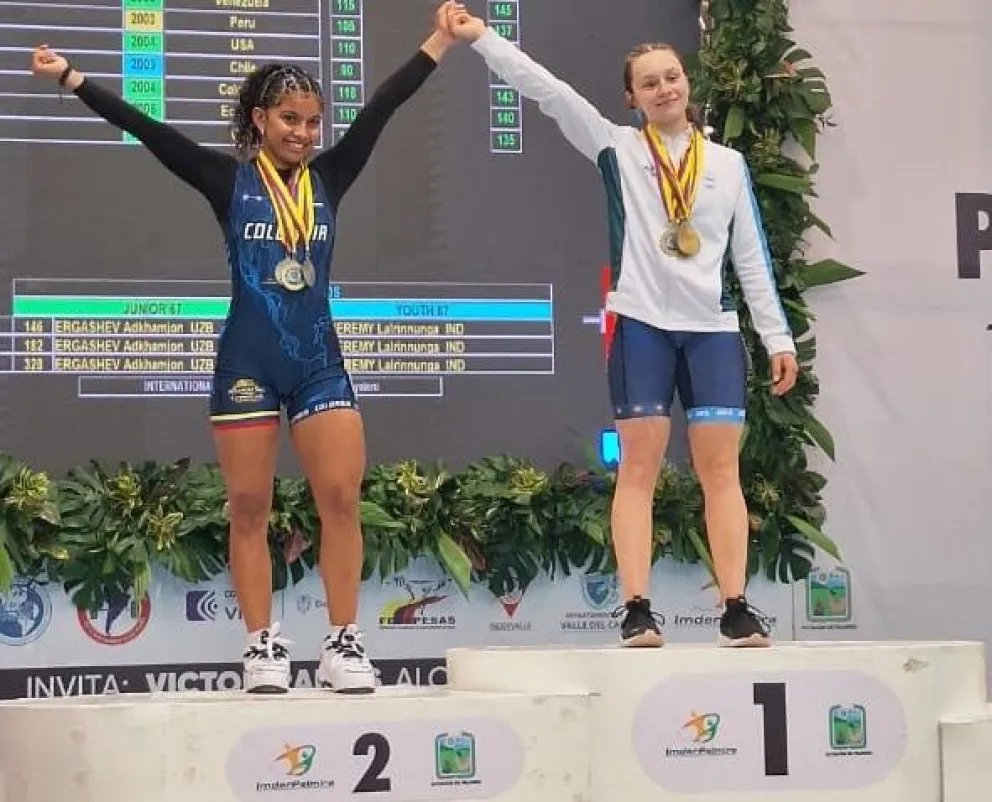 Luna (a la derecha) en lo más alto de su podio. Brillante actuación en Colombia. Fotos: gentileza.