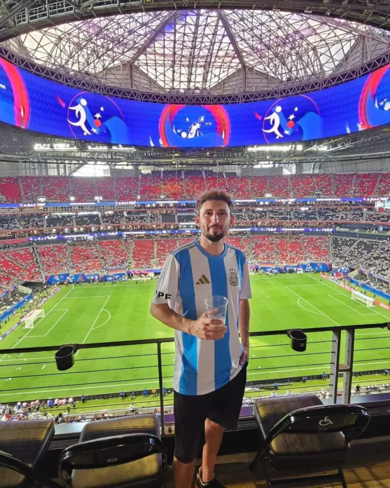 Viajó a ver la Copa América y terminó animando fiestas para argentinos