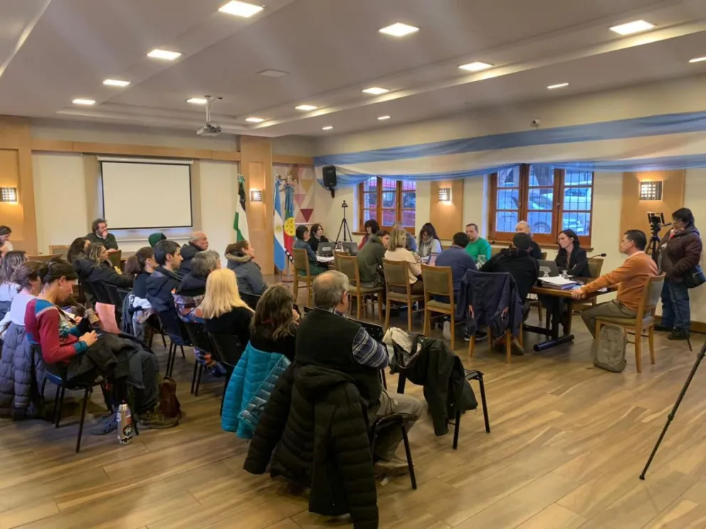 Vecinos de Villa Lago Gutiérrez exigen respuestas ante el incumplimiento de obras de gas