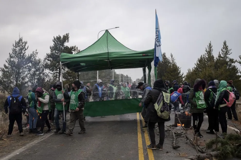 Concentración y corte de calle por el día del trabajador estatal