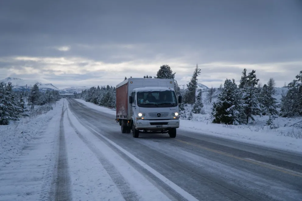 Advierten por presencia de hielo en las rutas de la región