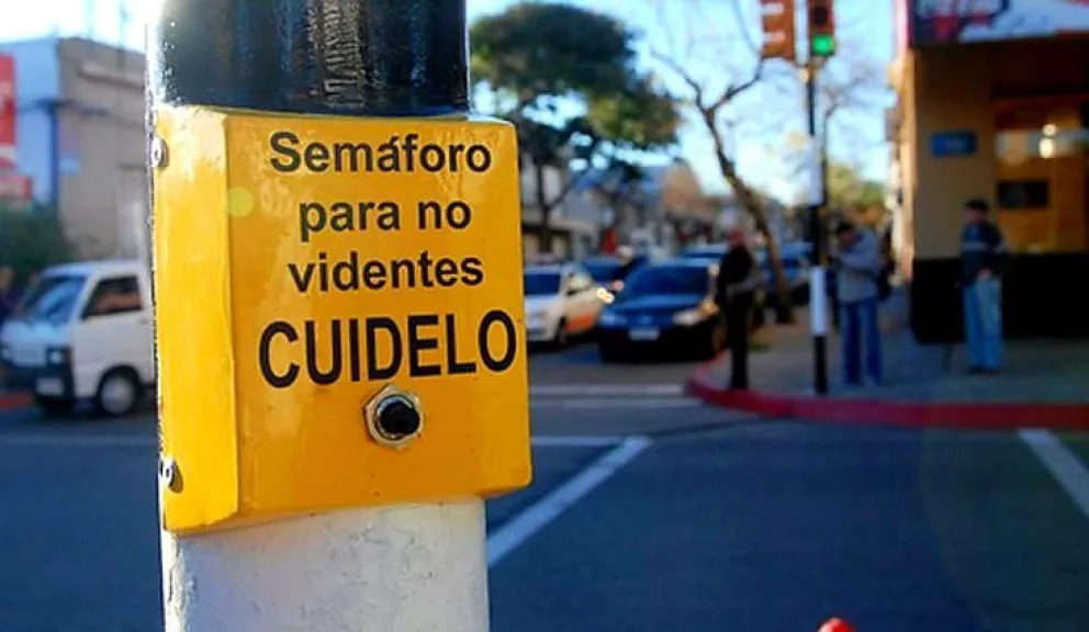 Instalarán semáforos accesibles