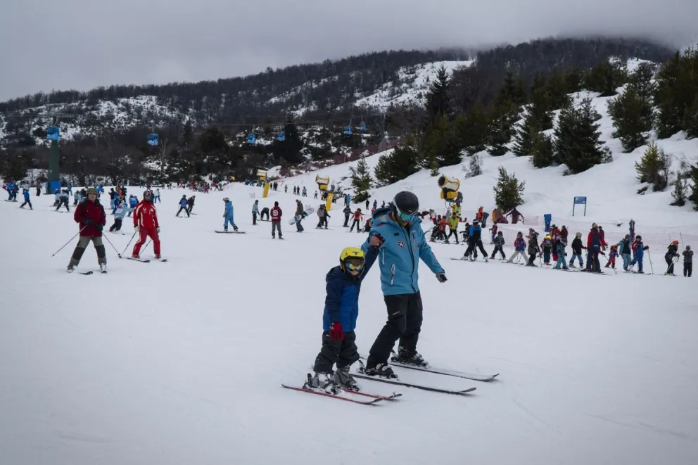 Fotos: Miles de turistas disfrutan del cerro Catedral