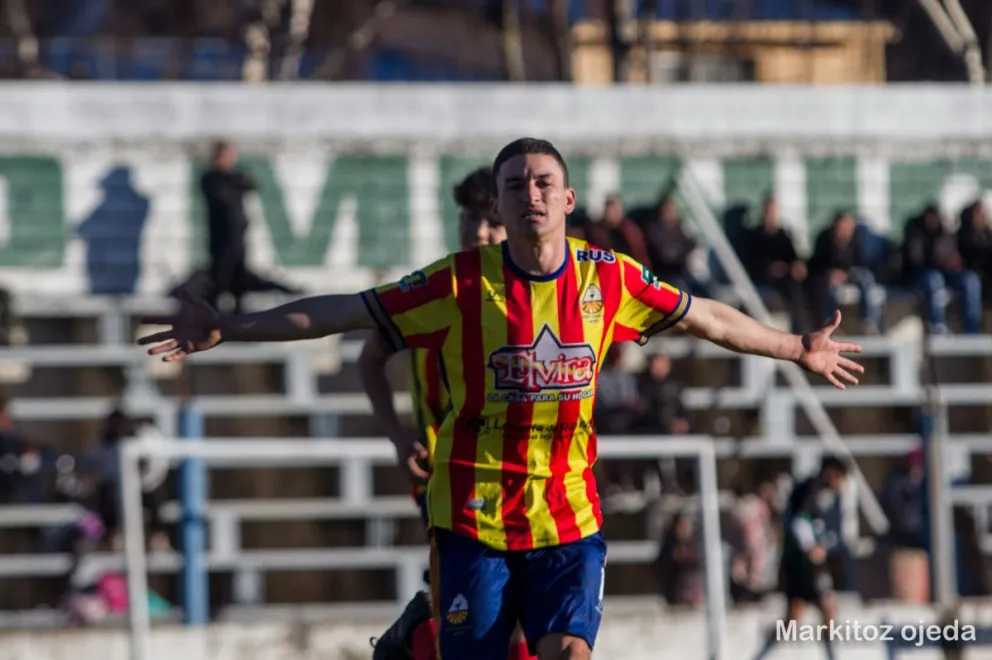 Facundo Mustafá vive un gran momento y Cruz del Sur lo disfruta. Foto: Markitoz Ojeda - archivo.
