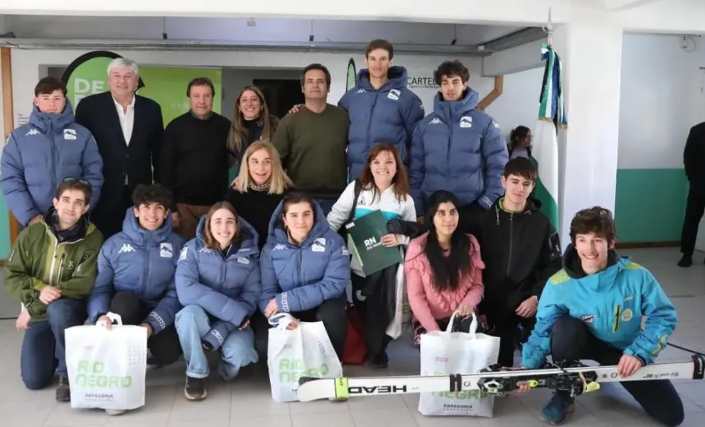 Becas deportivas: 26 barilochenses recibieron el aporte. Foto: Gentileza