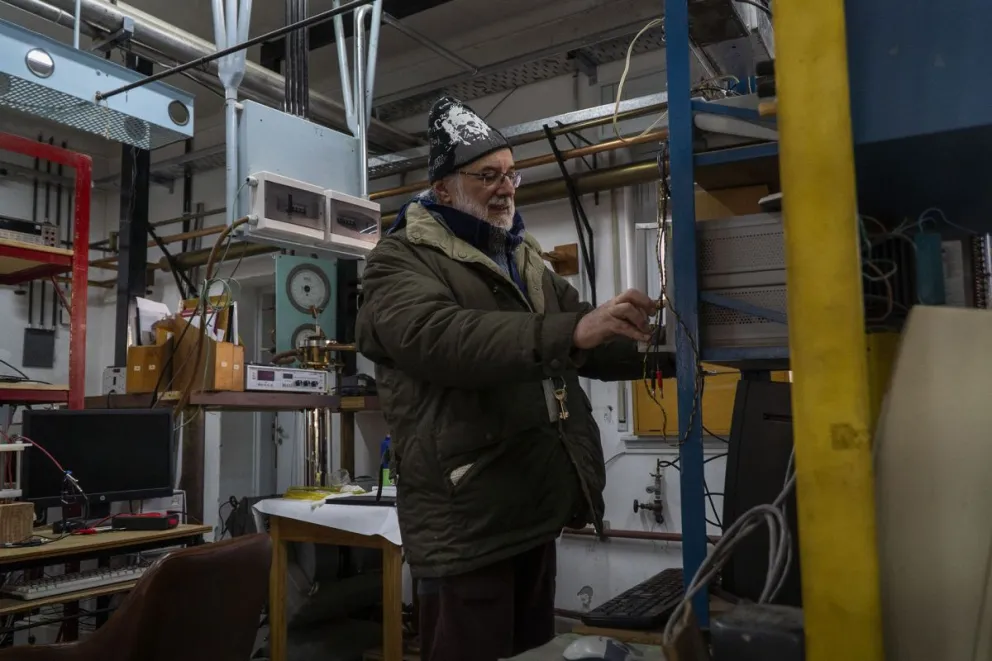 "Sobrevivir al frío". Segundo año consecutivo sin calefacción. Foto: Marcelo Martínez