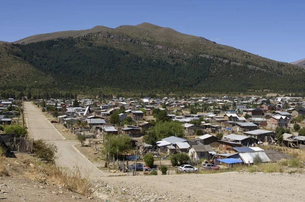 La empresa solicita evitar el riego de jardines y el lavado de veredas. Foto: Marcelo Martínez.