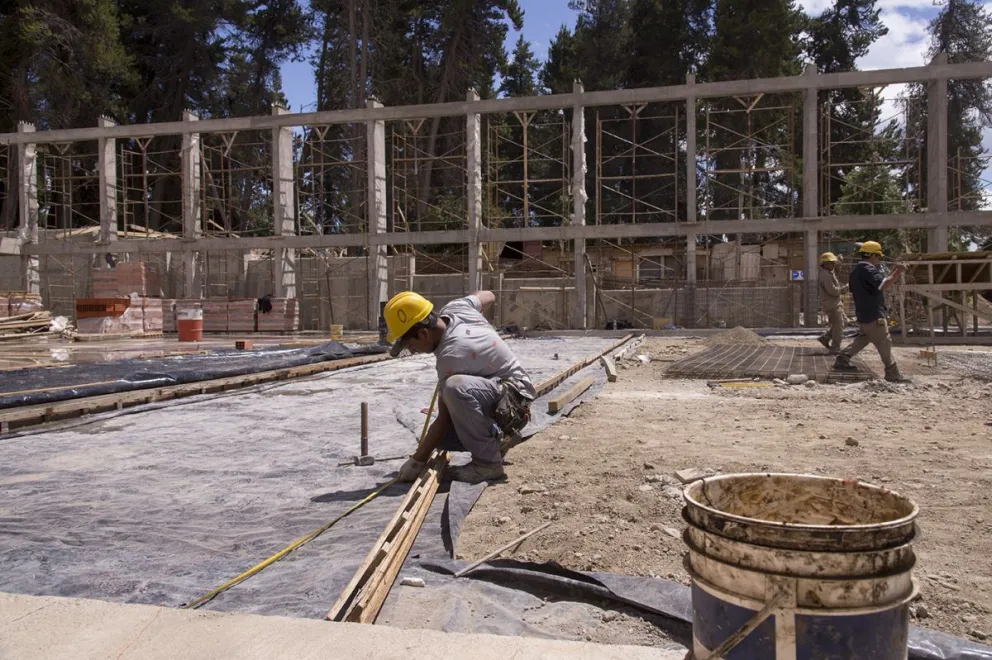 Se necesitan más de 3 salarios mínimos de julio para superar la línea de pobreza de junio. Foto: archivo Marcelo Martínez.